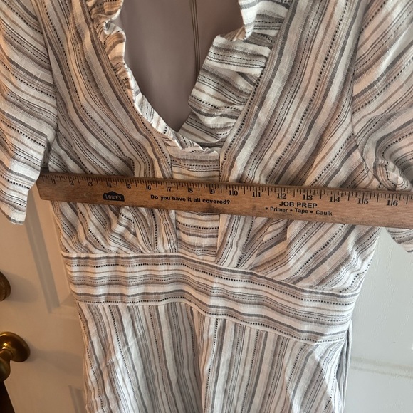 White and Tan Wrap Midi Dress with Cowl Neck and Flutter Sleeves size 10 - Picture 12 of 13